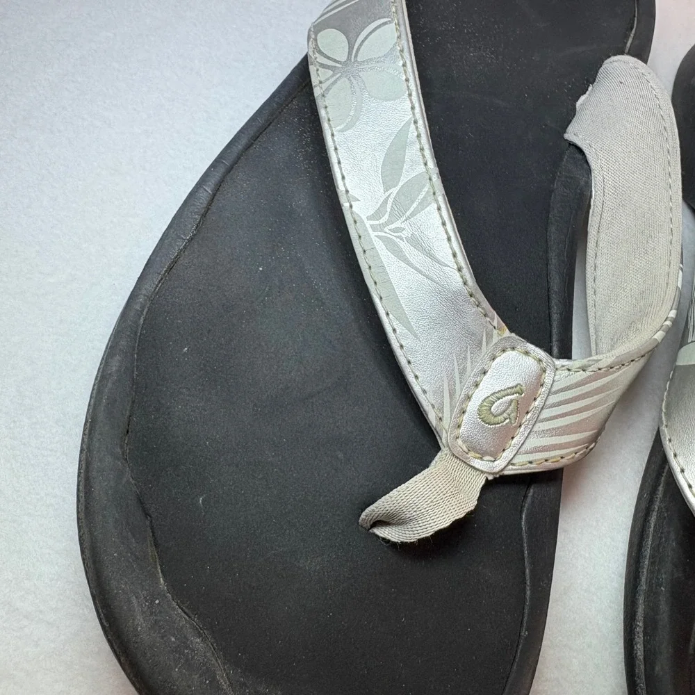 Olukai Ohana Silver Black Floral Flip Flop Sandals Womens
